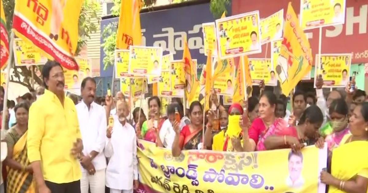 TDP workers accuses Andhra govt of manufacturing 'low quality liquor for money'